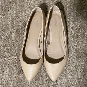 Express Cream/light beige pointed toe flats